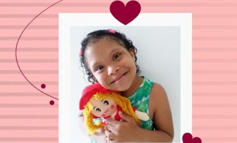 Justiça de Rondônia promove fotos de Yasmin nas redes sociais em busca de alguém para adotá-la.